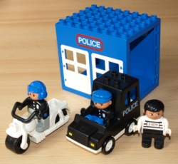 LEGO DUPLO POLICEJNÍ STANICE