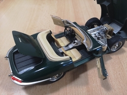 BBURAGO JAGUAR E 1961 1:18