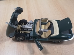 BBURAGO JAGUAR E 1961 1:18