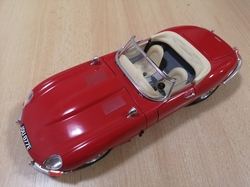 BBURAGO JAGUAR E CABRIOLET 1961 ITALY 1:18