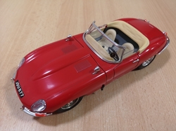 BBURAGO JAGUAR E CABRIOLET 1961 ITALY 1:18