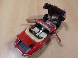 BBURAGO JAGUAR E CABRIOLET 1961 ITALY 1:18