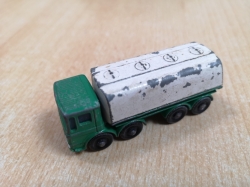 MATCHBOX LEYLAND PETROL TANKER ERGOMATIC No 32 1970 ENGLAND