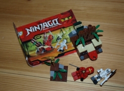 LEGO 2258 NINJAGO PŘEPADENÍ NINDŽY